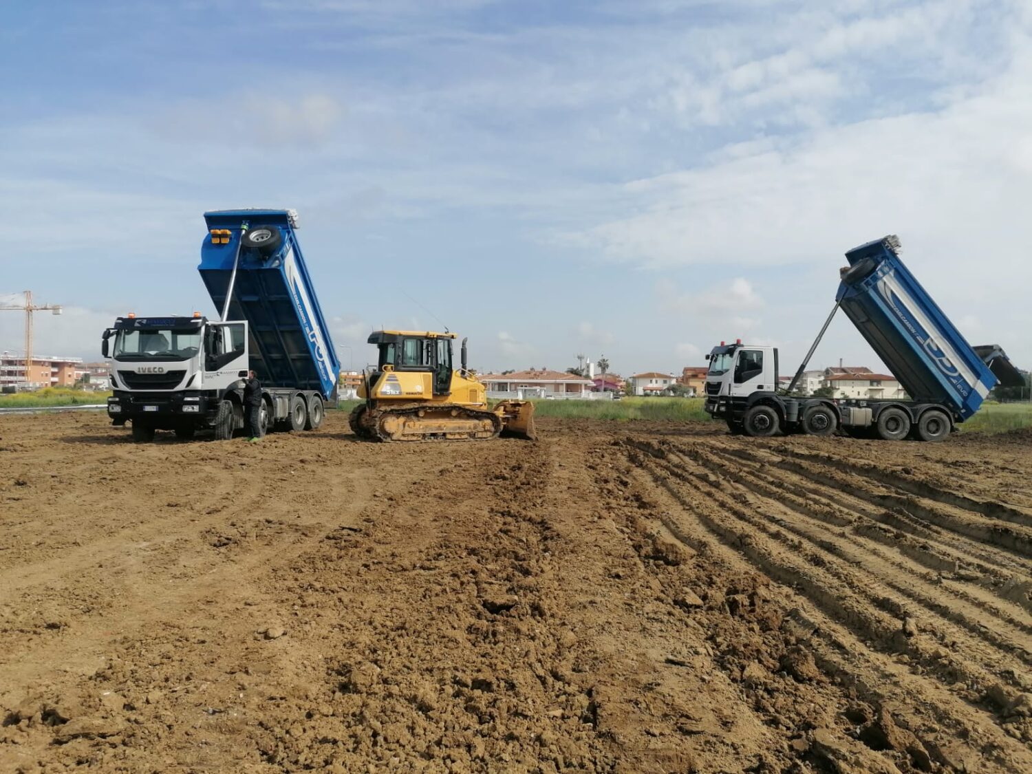 Noleggio ruspe e cassoni Eco Rent Massicci