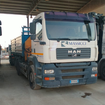 Noleggio camion con gru Man